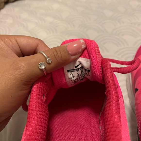 Women’s Nike Air Running Sneakers - Picture 4 of 4